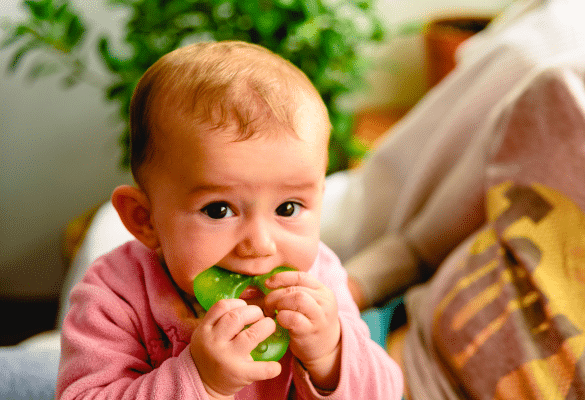 bébé avec joues rouges et salivation importante lors des premières dents