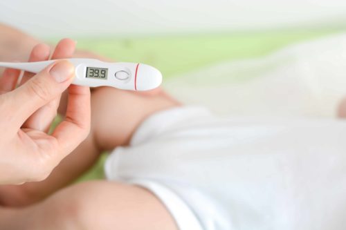 Fièvre chez bébé : comment l'atténuer ?