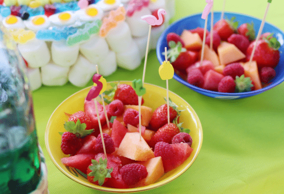 Des fruits découpés pour une pause fraîcheur pour une kermesse gourmande