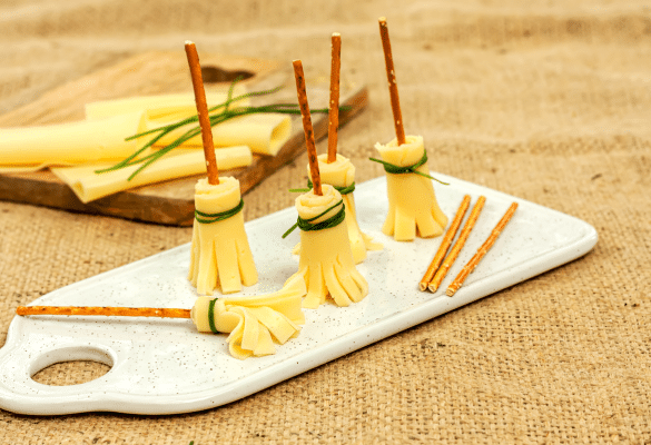 Recettes Halloween : Balais de sorcières au fromage