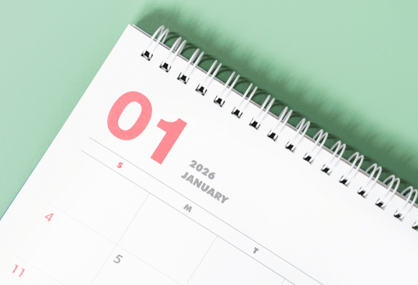 Calendrier affichant le 1er janvier pour illustrer la date prévue d’entrée en vigueur du congé de naissance 2026