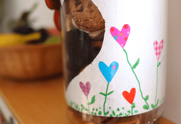 Détails fleuris et finitions du bocal