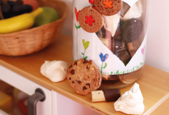 Bocal à biscuits personnalisé : l'effet "fenêtre" en forme de cœur
