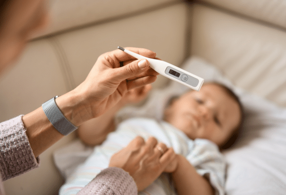 symptomes maladies infantiles fievre enfant thermometre diagnostic
