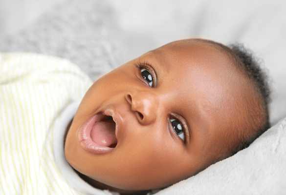 bouche bebe ouverte gencive blanche observation dents